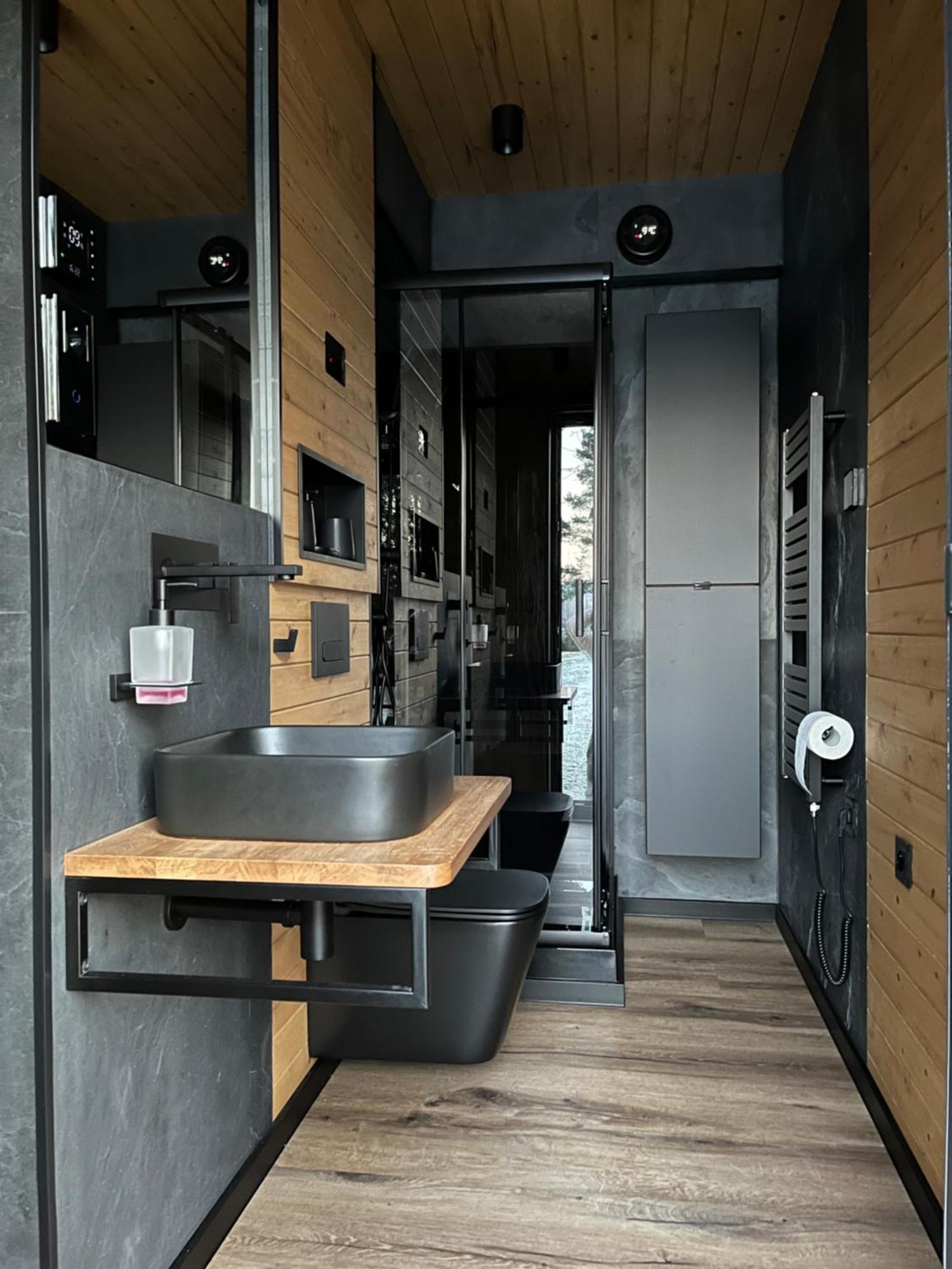 River Wellness Jince Luaran gambar